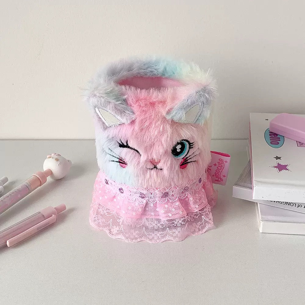 B. Cute Pen Holder Pencil Storage box